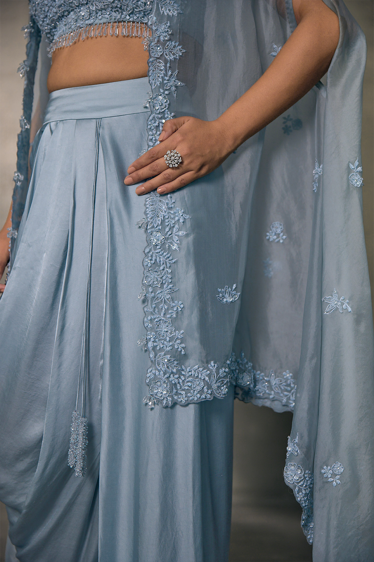 Laria Cape Set