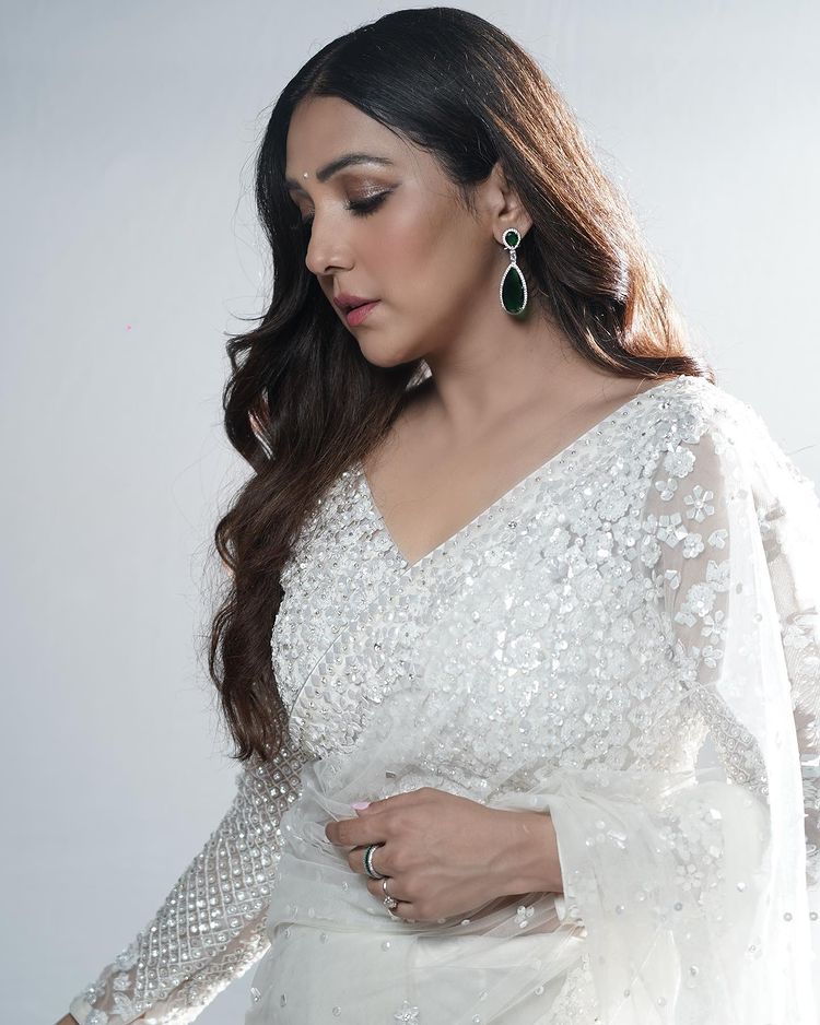 Elle in Ivory