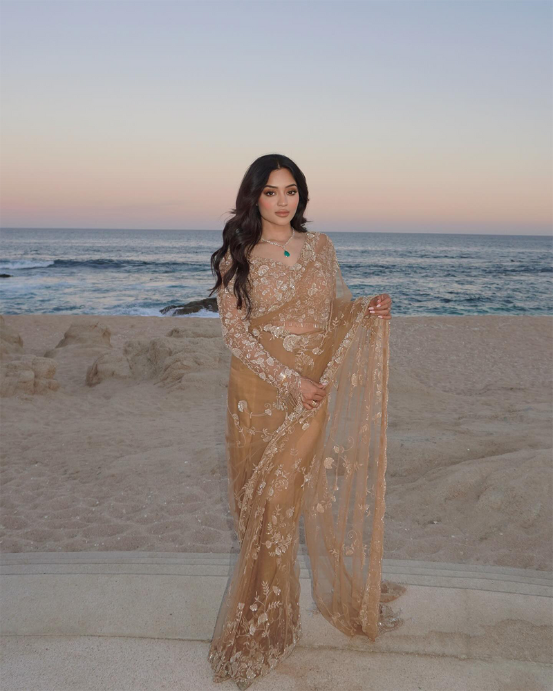 Anum Sheikh wearing the Mehrin