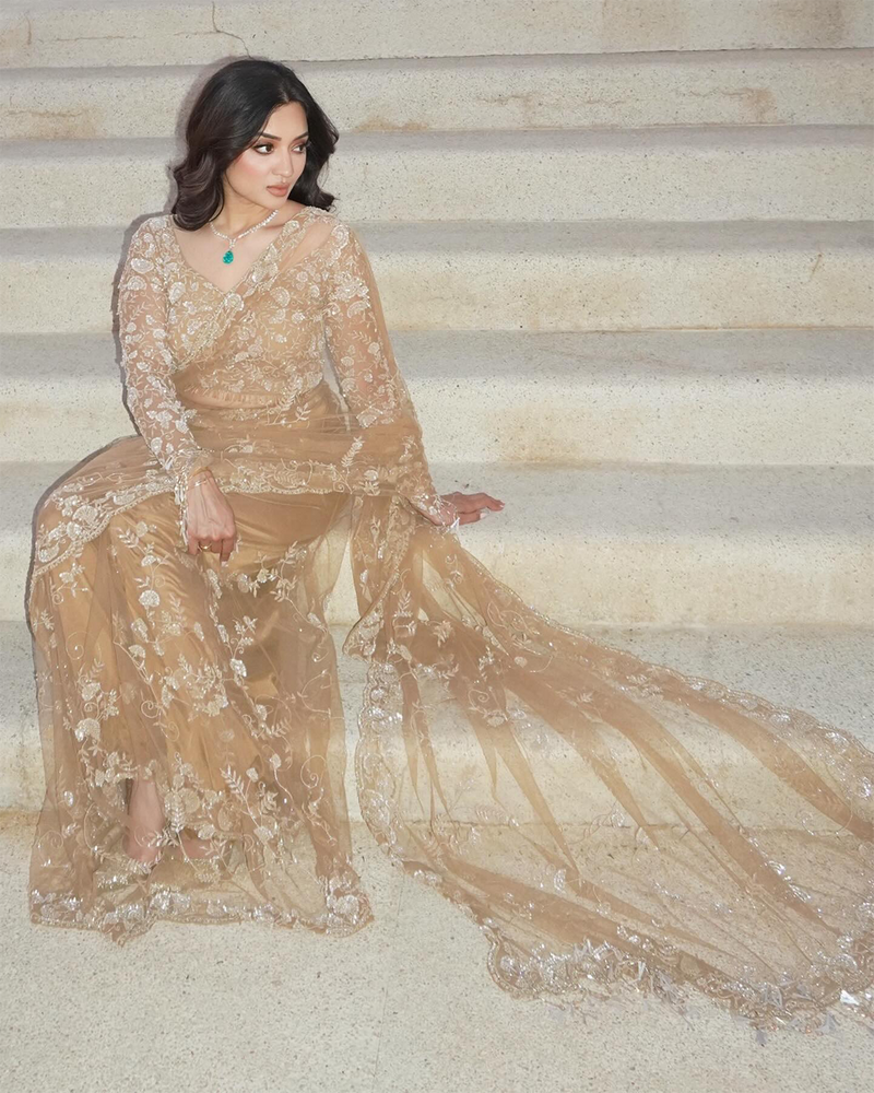Anum Sheikh wearing the Mehrin