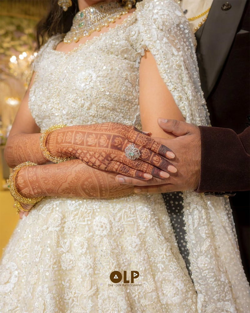 Niharika wearing the Auretta