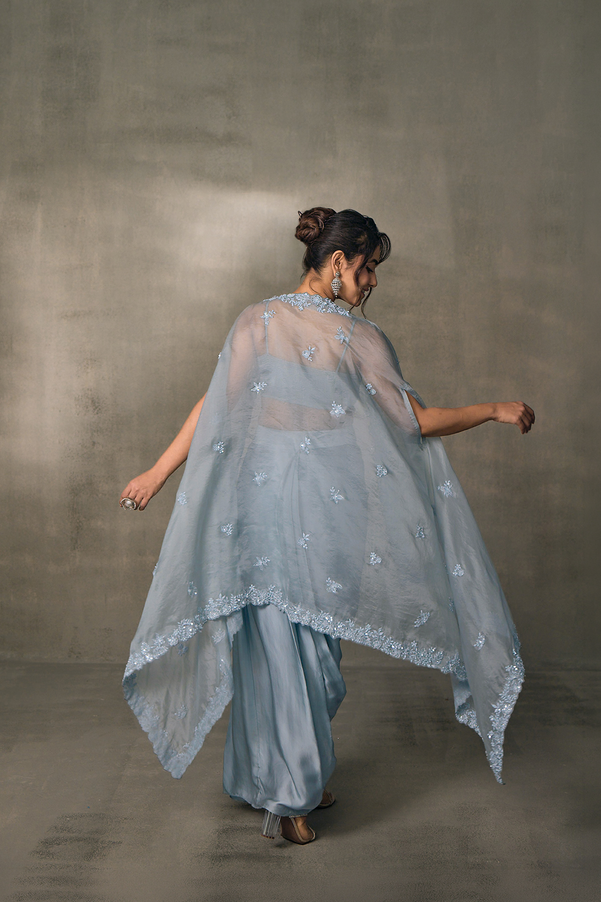 Laria Cape Set