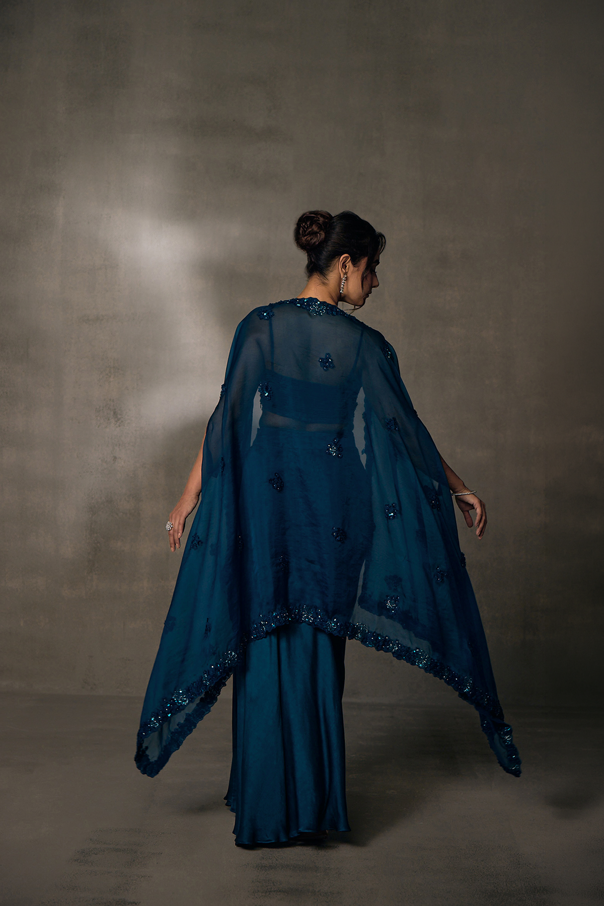 Vale Cape Set